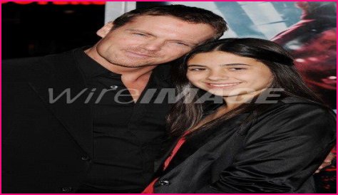 Who is Michael Shanks Dating Now?